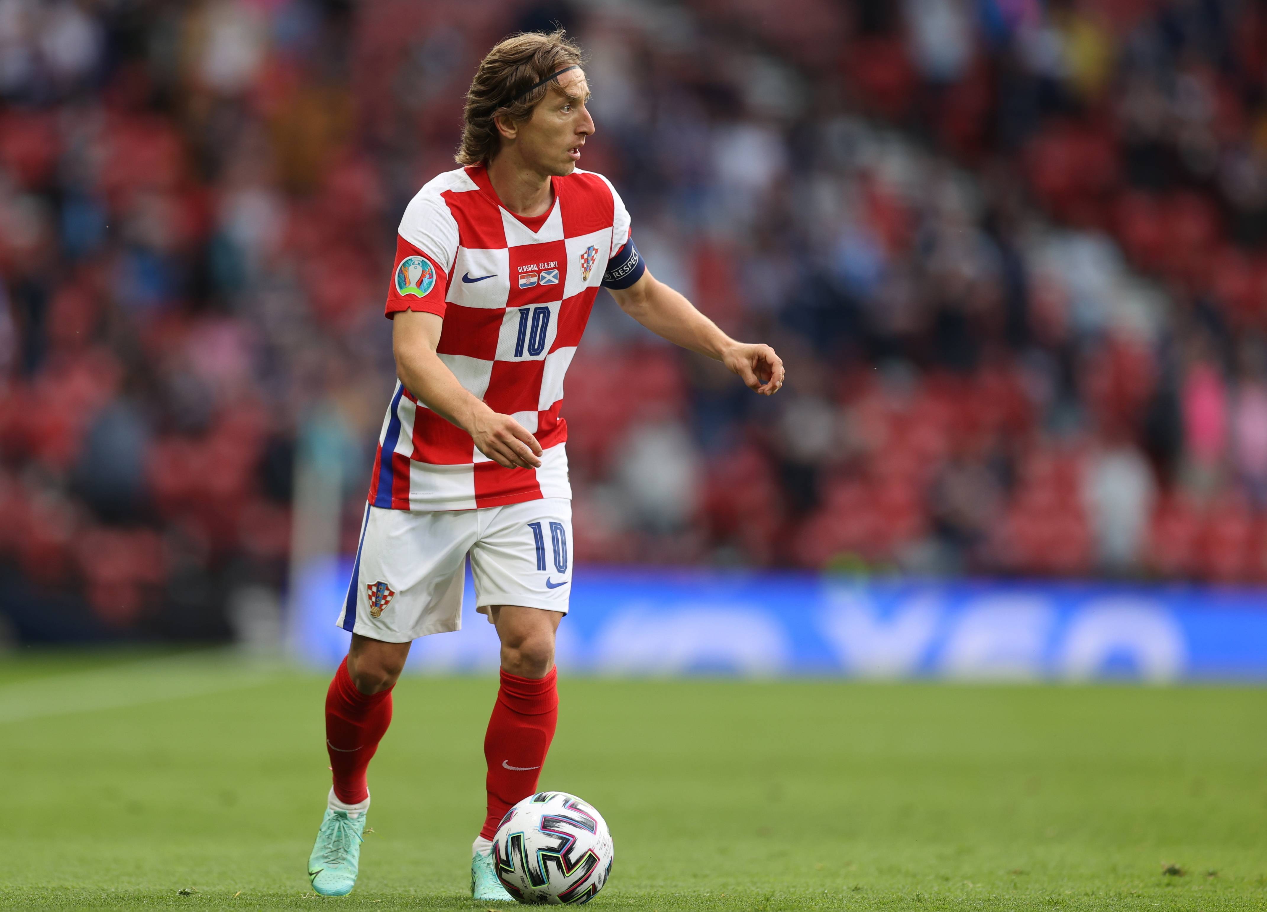 梅西：布斯克茨的退役我们之前讨论过，阿尔巴退役完全是晴天霹雳