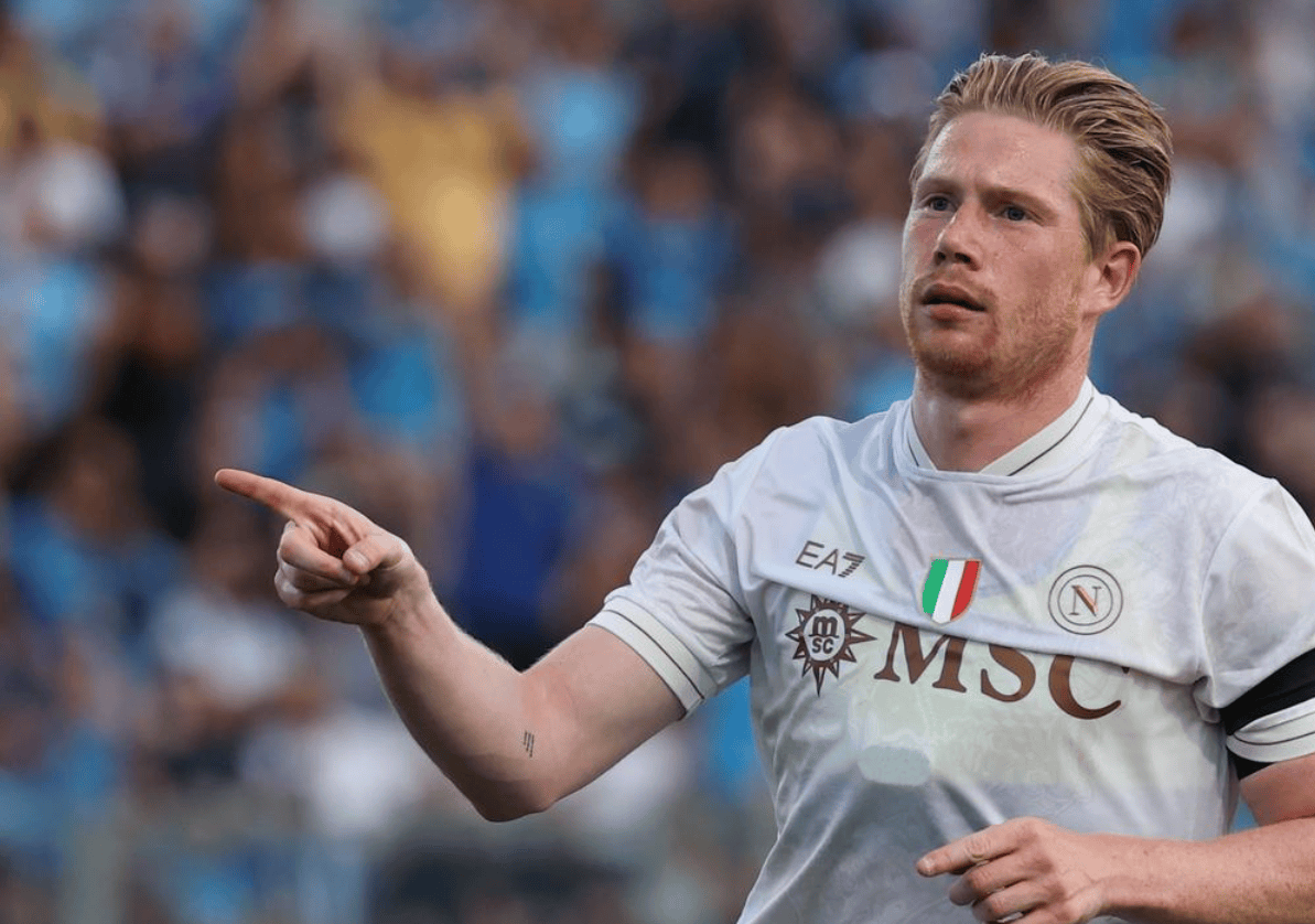 重庆两江新区十联屏打出多个宣传语，庆祝重庆铜梁龙冲超成功