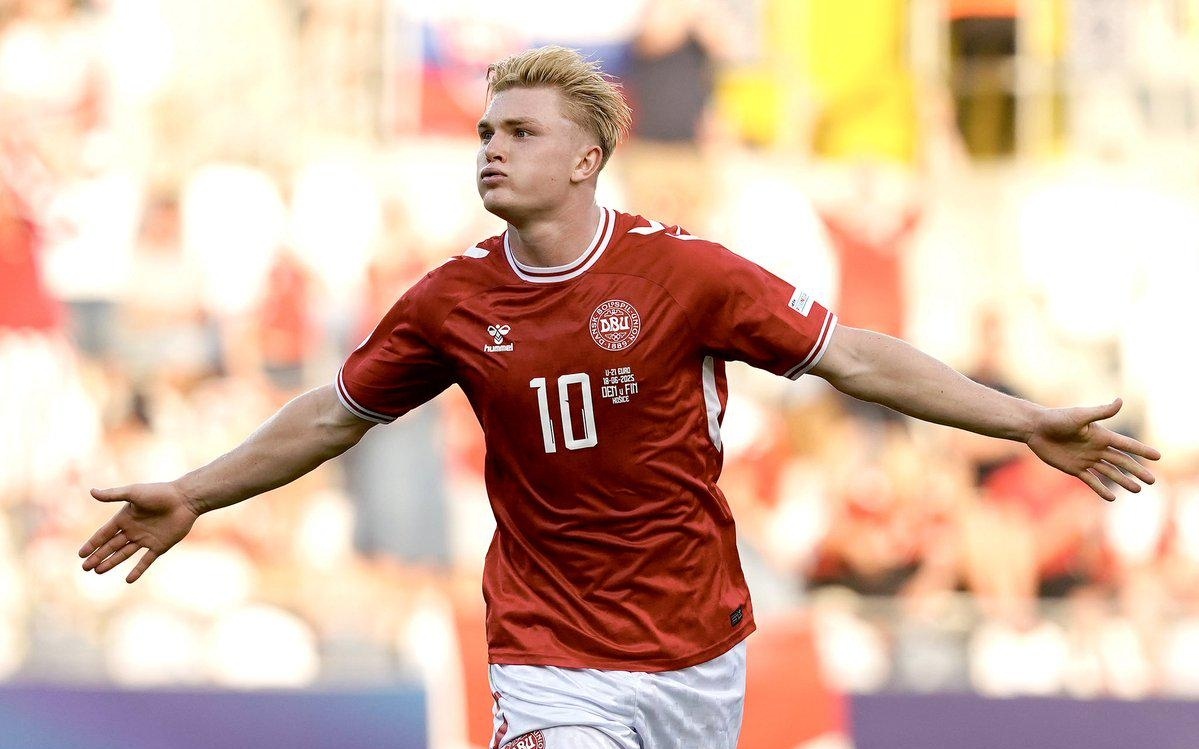 詹姆斯末节连得10分+致命抢断，湖人112-108险胜76人，40岁传奇再创历史纪录