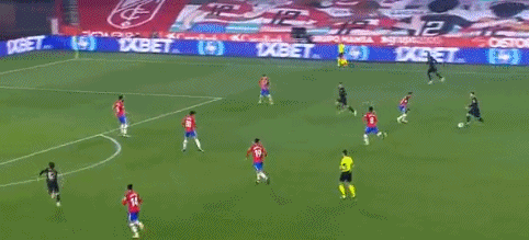 北雪平球迷向场内投掷烟花，瑞典超甲升级附加赛被迫中断